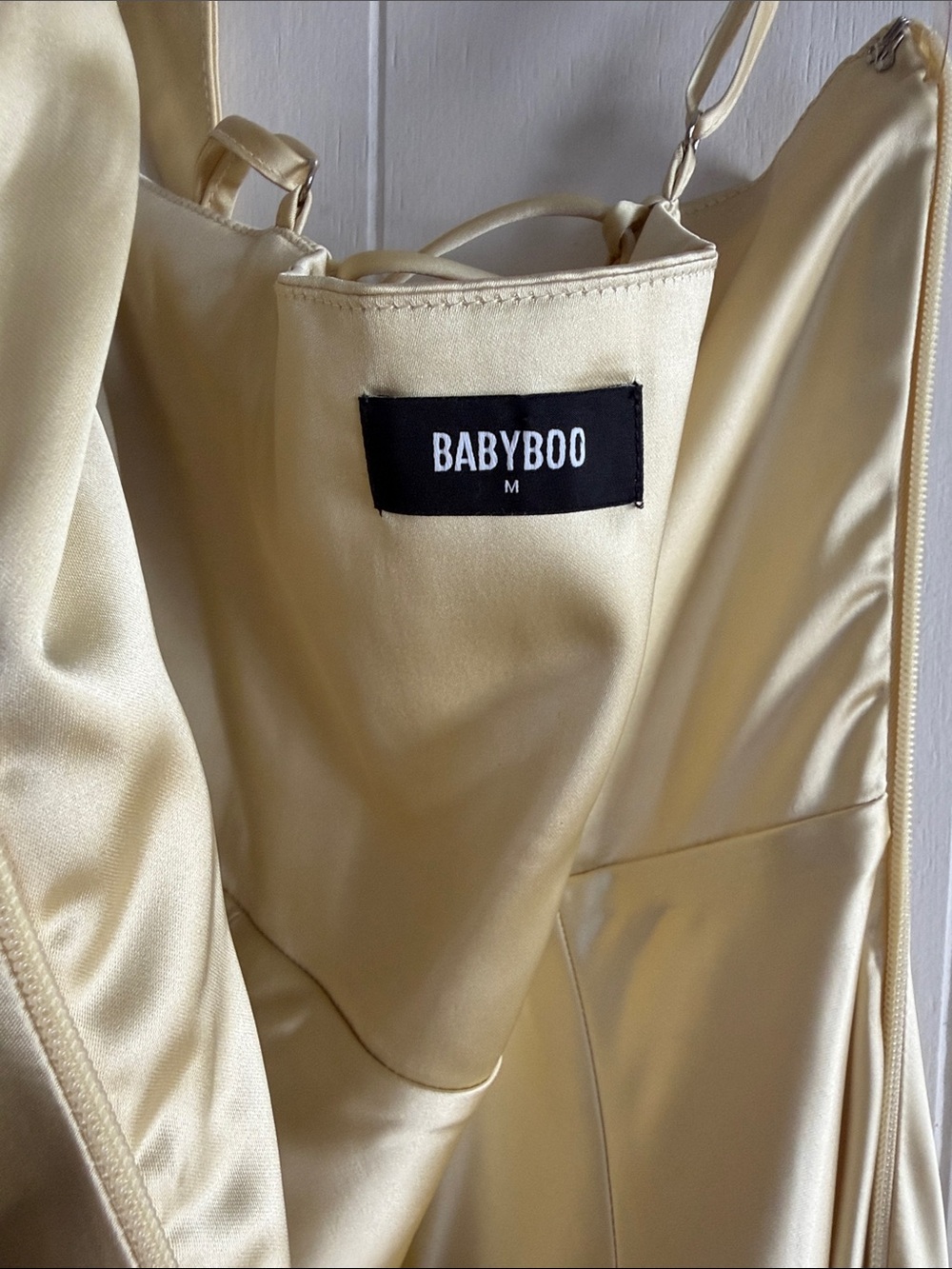 Elegant Satin Maxi Dress in Pale Yellow - Picture 4 of 5